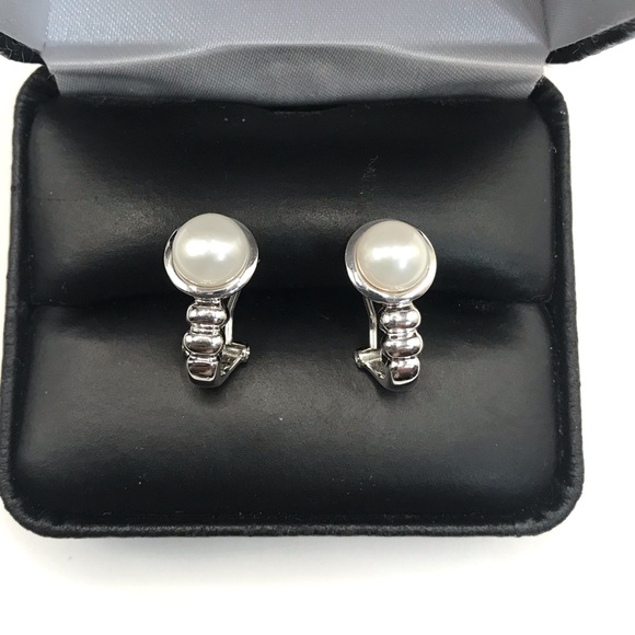 14k 14kt 14karat White gold pearl lever back Earrings